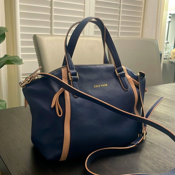 💙EUC COLE HAAN NAVY BLU + CREAM SHOULDER/SATCHEL CROSSBODY BAG - Picture 7 of 12